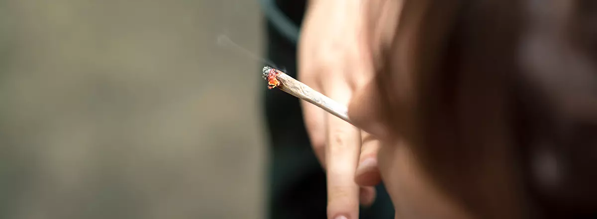 Cannabis-Legalisierung: Gefährden bekiffte Autofahrer die Verkehrssicherheit?