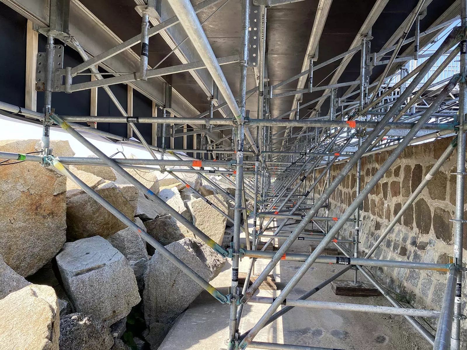 Unterkonstruktion der Zuschauertribüne des SailGP 