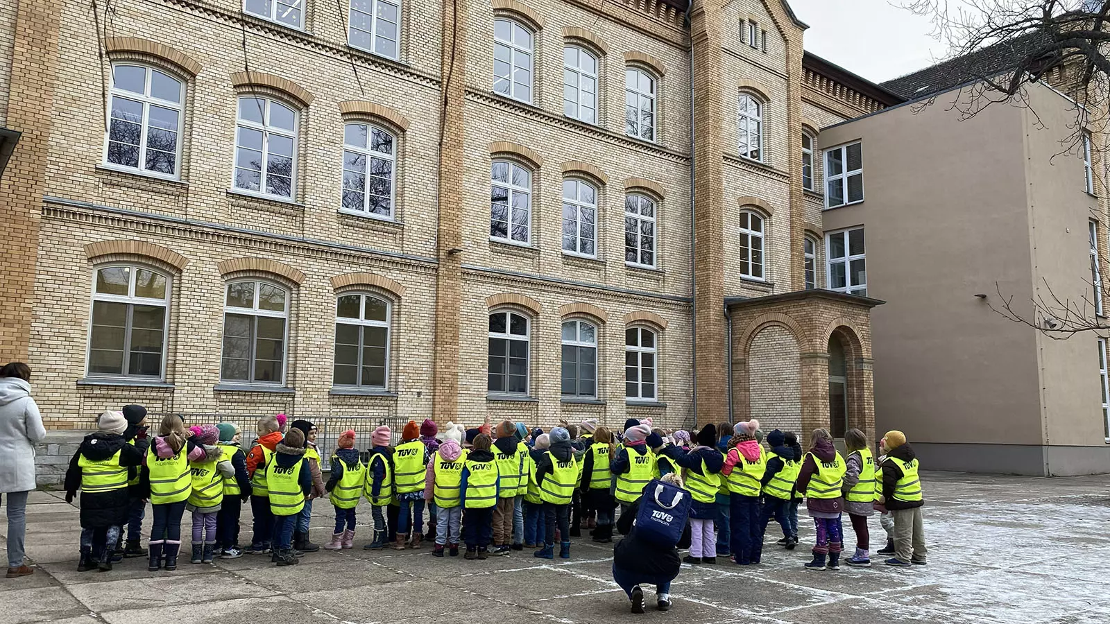 Warnwesten für Erstklässler der Moritzschule Erfurt