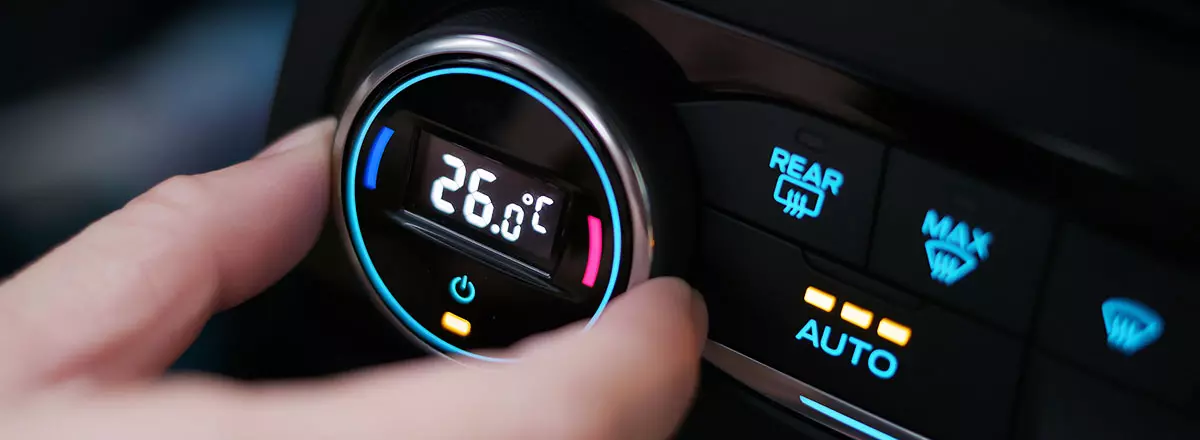 Autofahren im Hochsommer: Klimaanlage nicht zu kalt einstellen