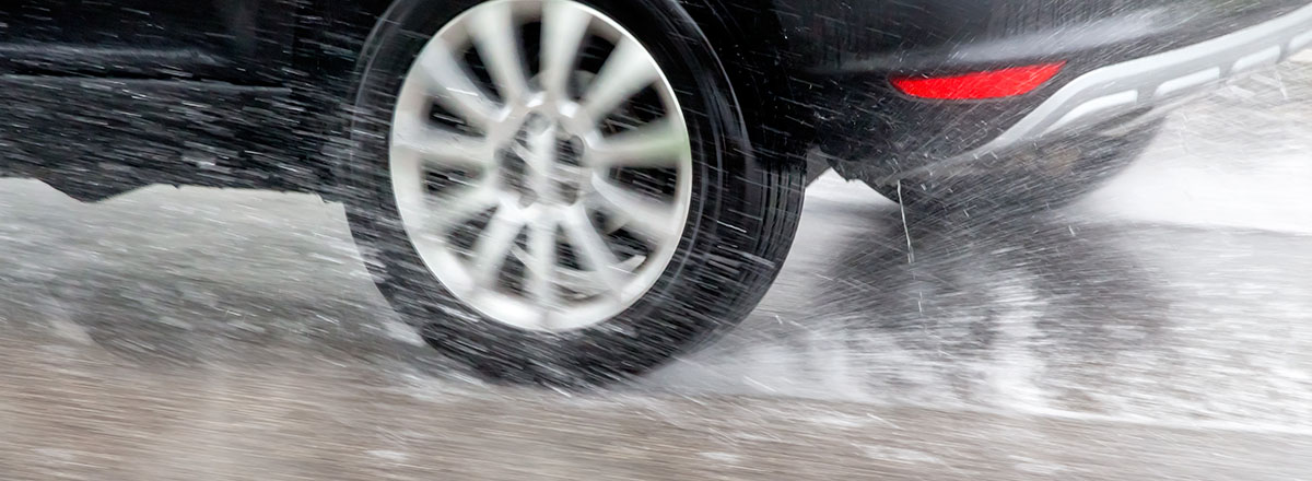 Starkregen und Hitzegewitter: Gefahr von Aquaplaning wird im Hochsommer immer wieder unterschätzt