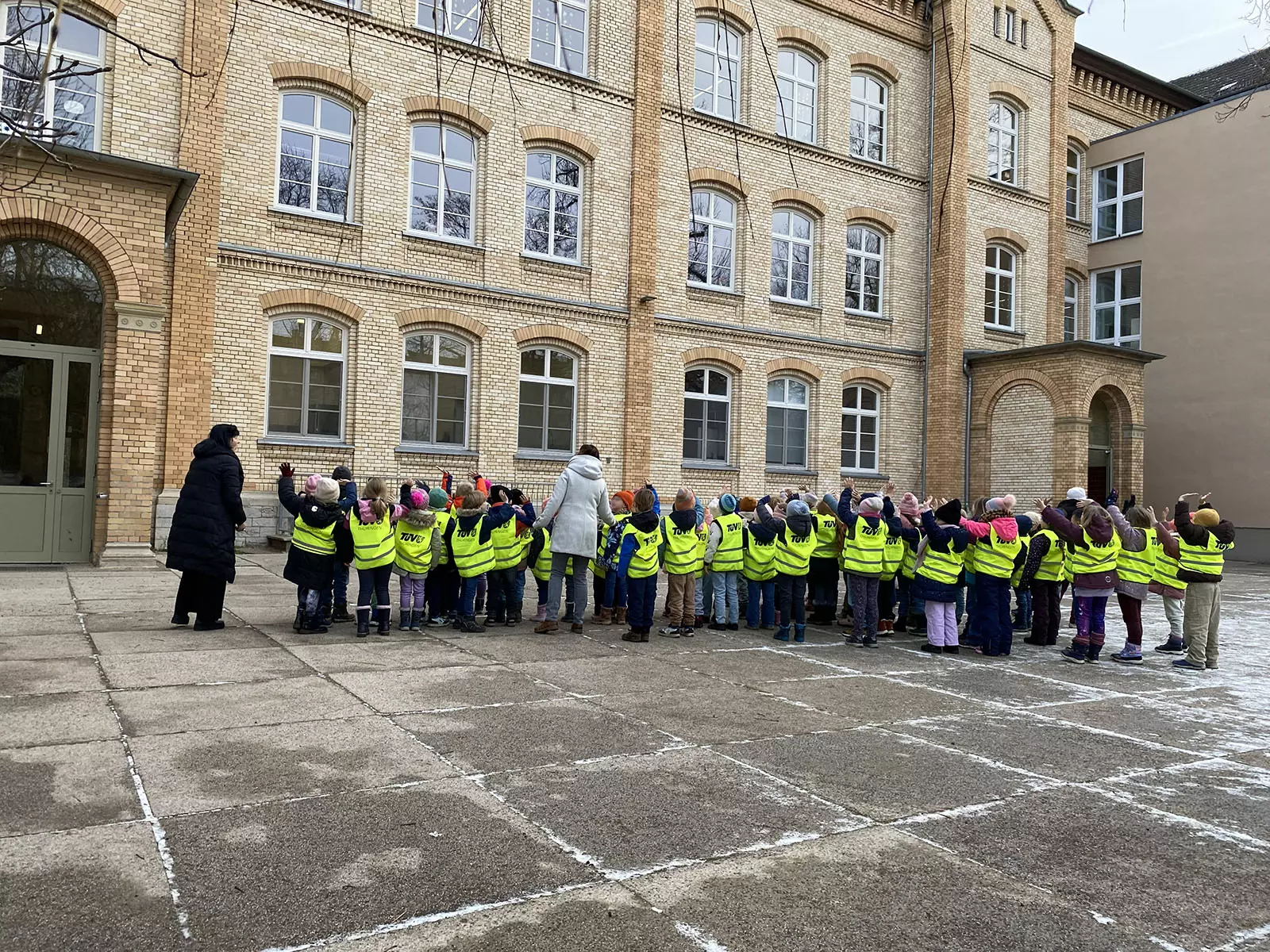 Warnwesten für Erstklässler der Moritzschule Erfurt