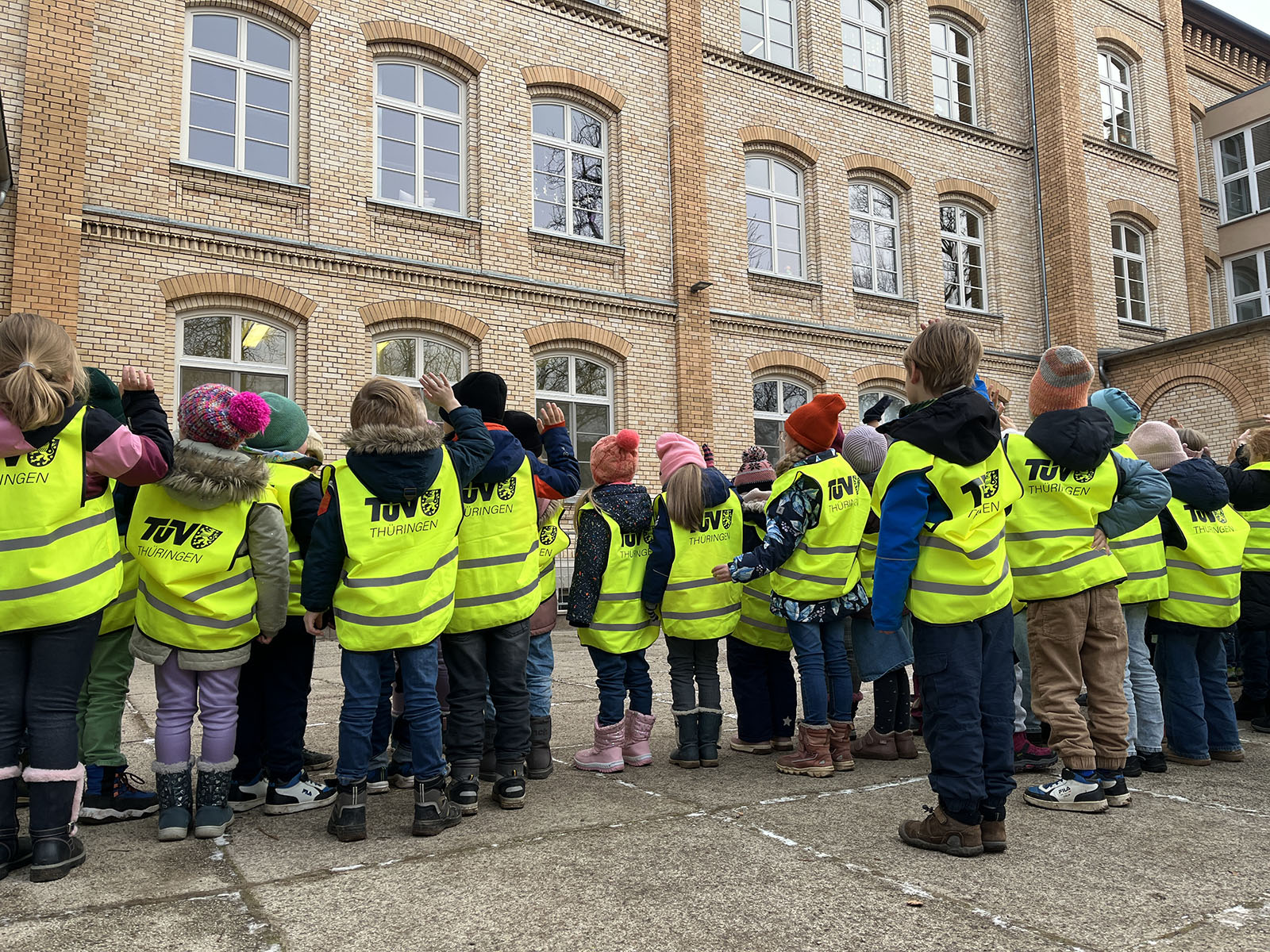 Warnwesten für Erstklässler der Moritzschule Erfurt