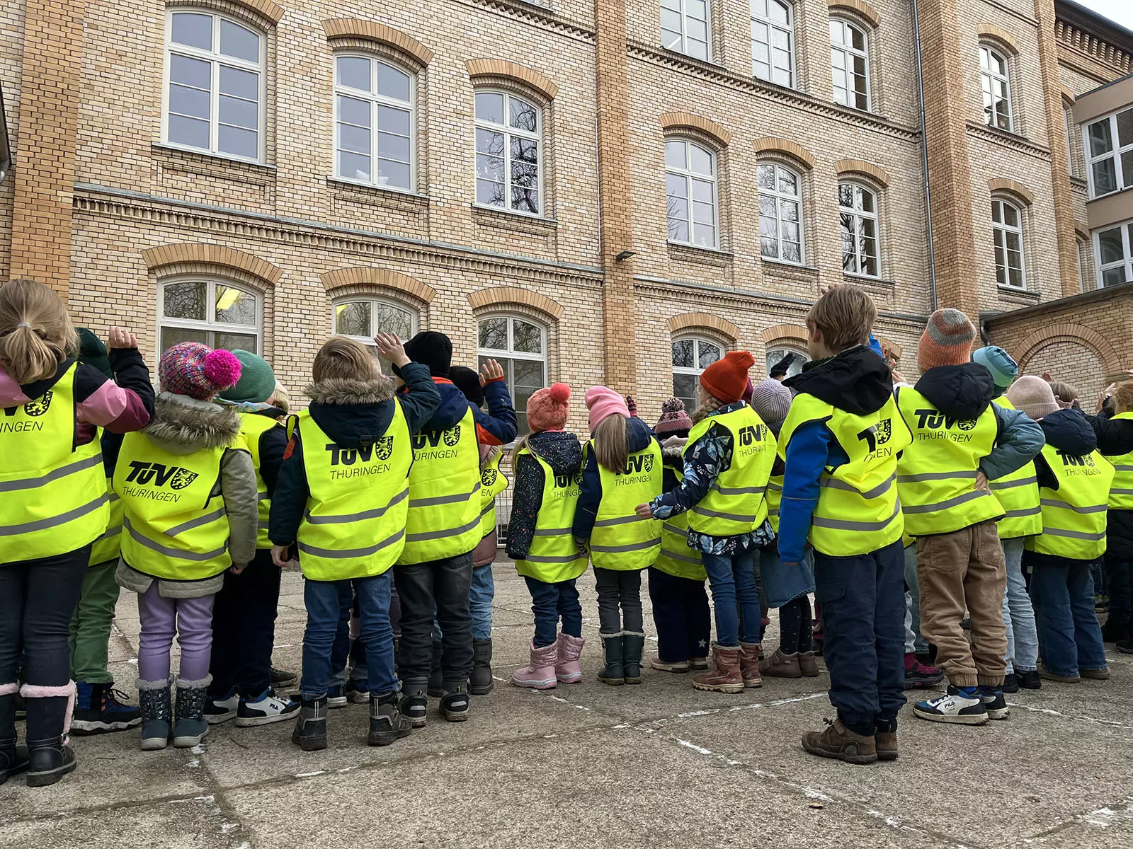 Warnwesten für Erstklässler der Moritzschule Erfurt