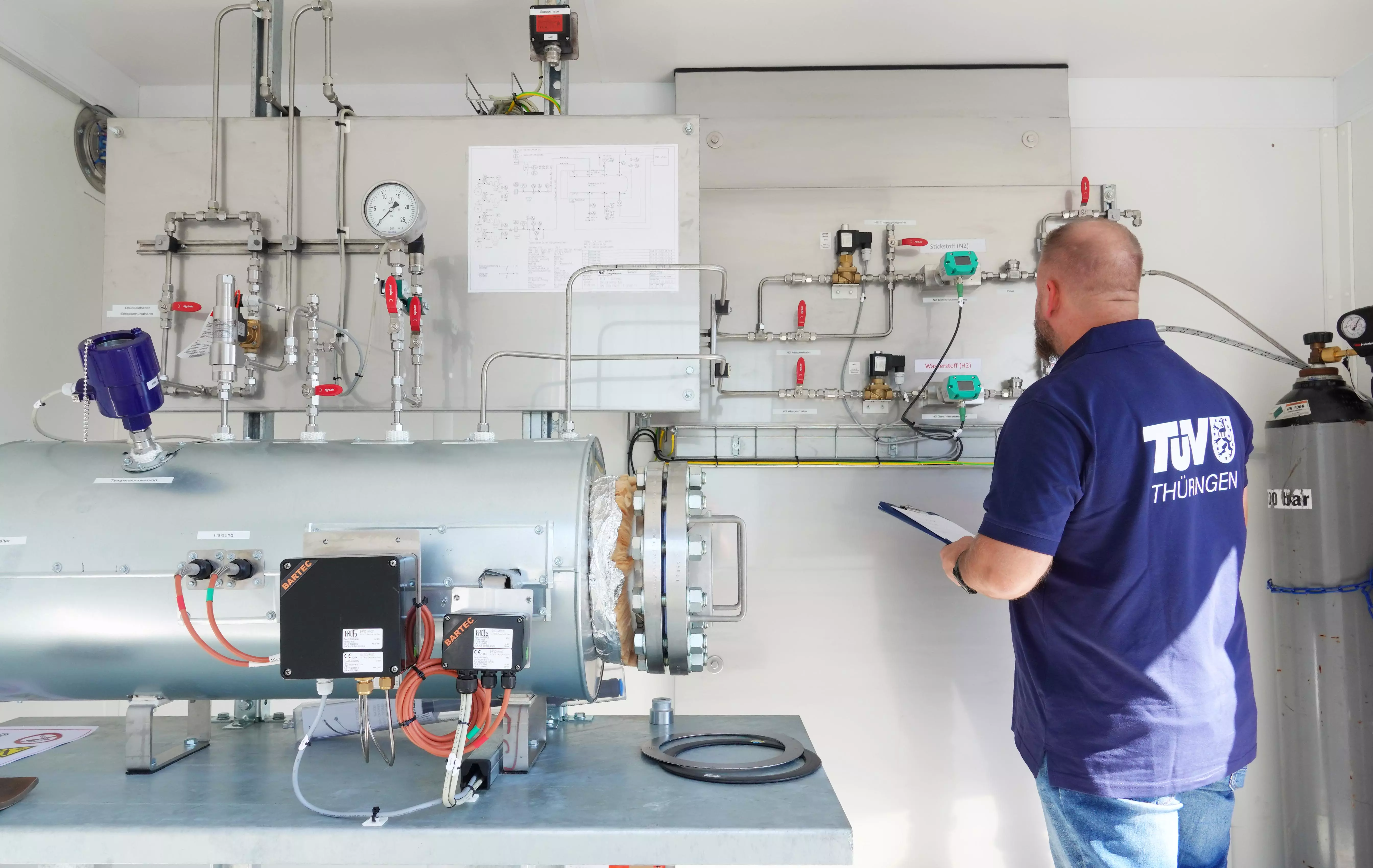 TÜV Thüringen prüft Versuchsanlage für Wasserstoff-Forschung am HySON-Institut