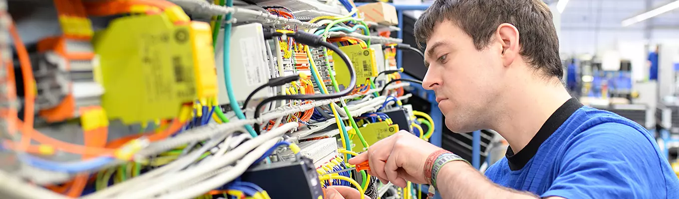 was-tun-wenn-elektrotechnische-fachkunde-fehlt.webp