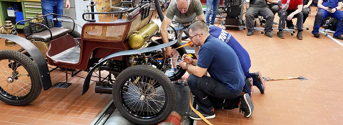 Starker Senior: TÜV Thüringen begleitet Leistungsprüfung an 125-jährigem Wartburg-Motorwagen