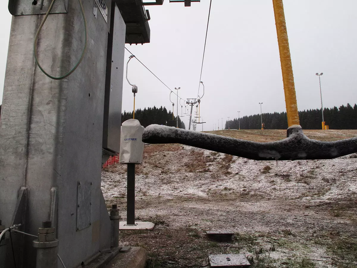 Die Skisaison kann kommen: Skilift in Schmiedefeld erhält Plakette des TÜV Thüringen