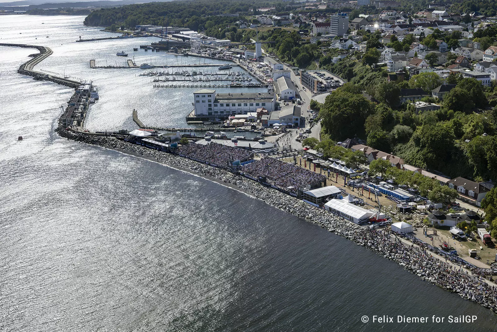 Blick auf die Zuschauertribünen in Sassnitz