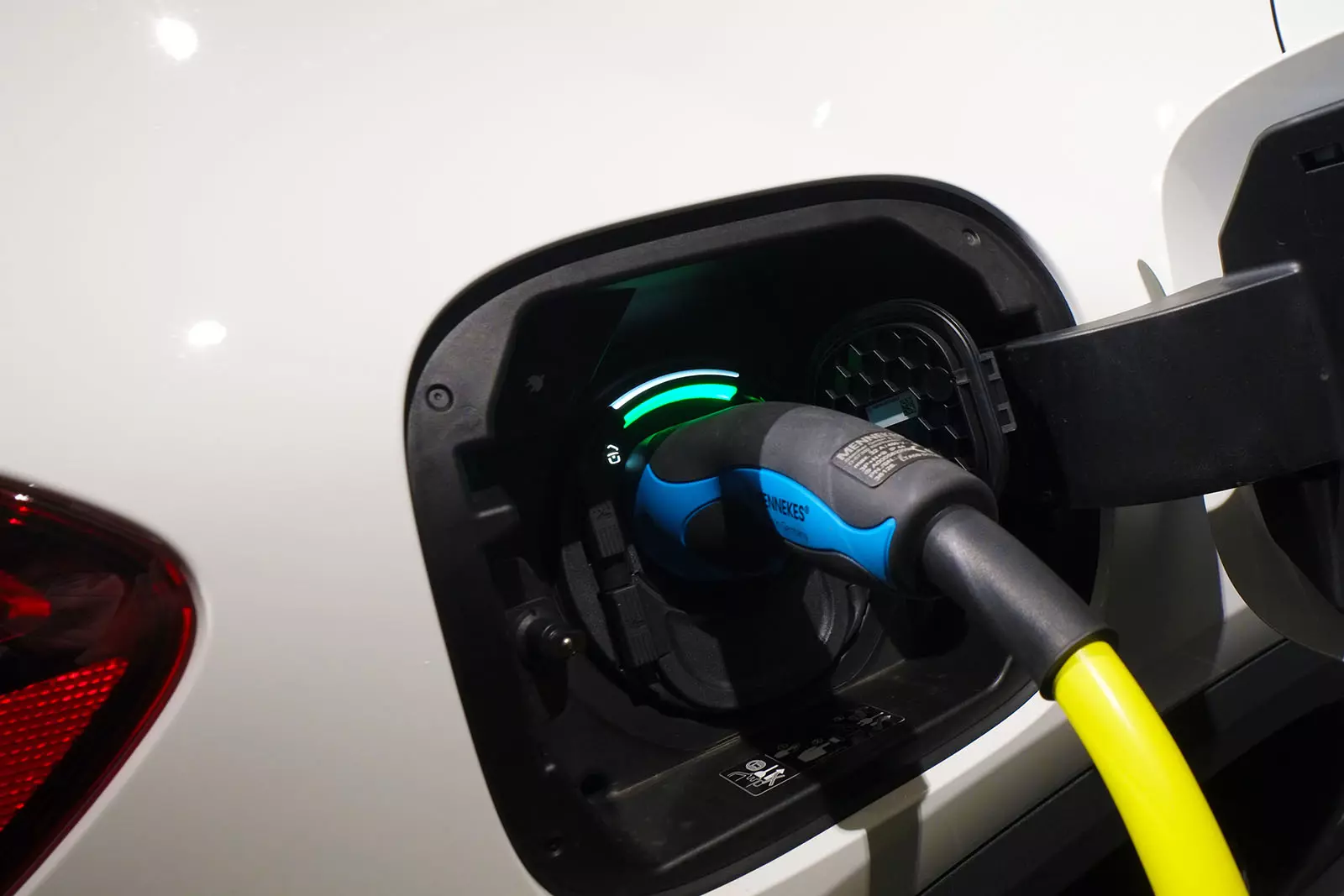 Elektromobilität: Auto-Scholz-AVS lässt alle Standorte als E-Werkstatt zertifizieren