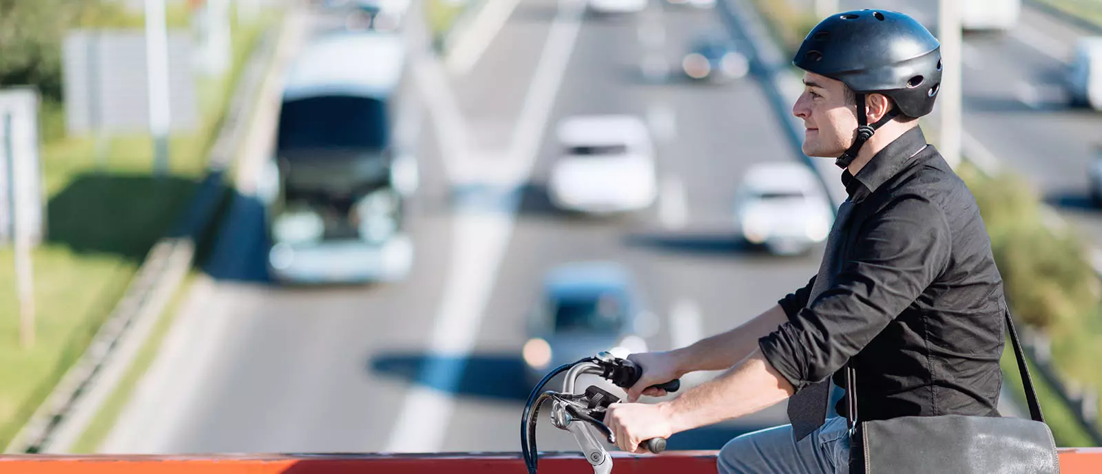 Unbeliebter Schutz: Die Hälfte aller Fahrradfahrer:innen trägt nie oder nur selten einen Fahrradhelm