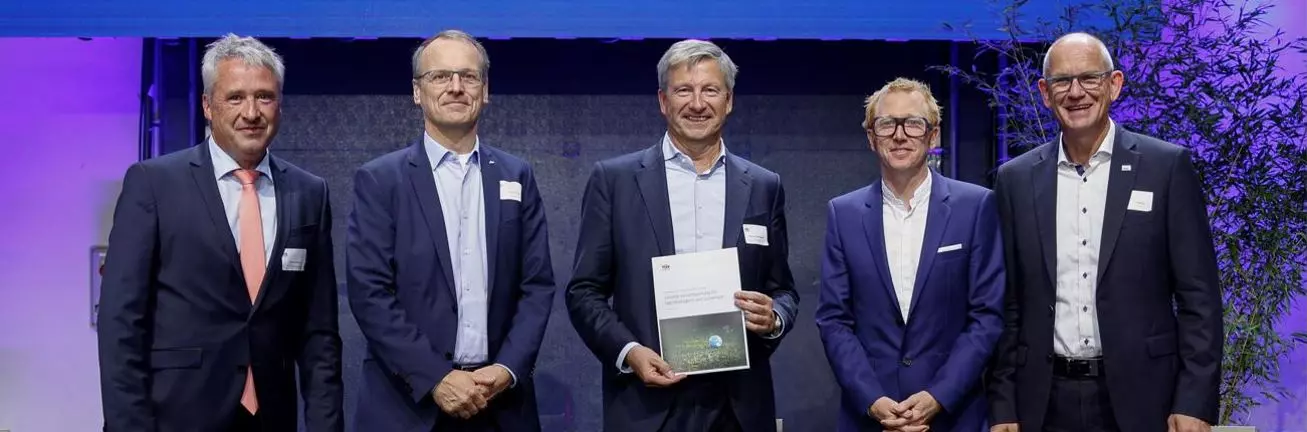 TÜV-Organisationen unterzeichnen Leitprinzipien für ökologische und soziale Nachhaltigkeit