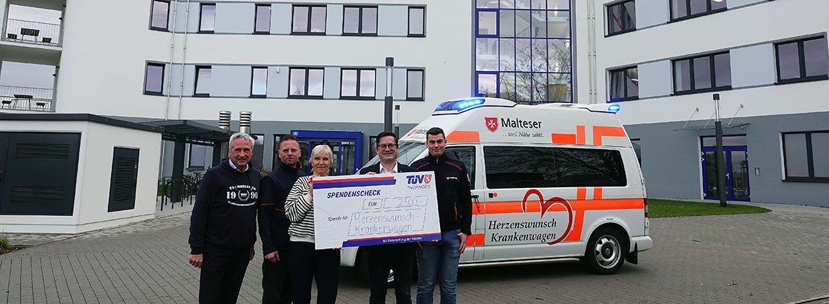TÜV Thüringen spendet zu Weihnachten 2.500 Euro an den Herzenswunsch-Krankenwagen der Malteser