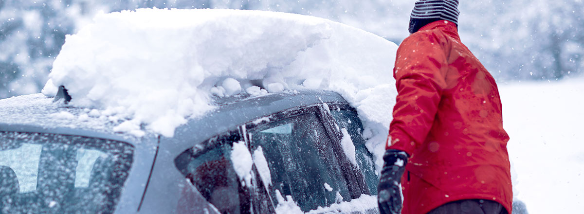 Gute Sicht im Winter: Auch Autodach und Hauben müssen vor Fahrtantritt vom  Schnee befreit werden