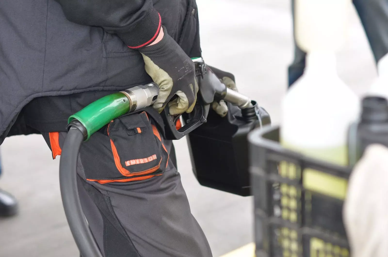 Spritpreise auf Höchstkurs: Sollte man jetzt Benzin einlagern? Der TÜV Thüringen rät dringend davon ab