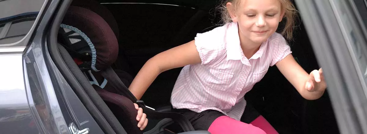 Wenn das Elterntaxi zur Gefahr wird: Morgendlicher Zeitdruck gefährdet Sicherheit der Kinder erheblich